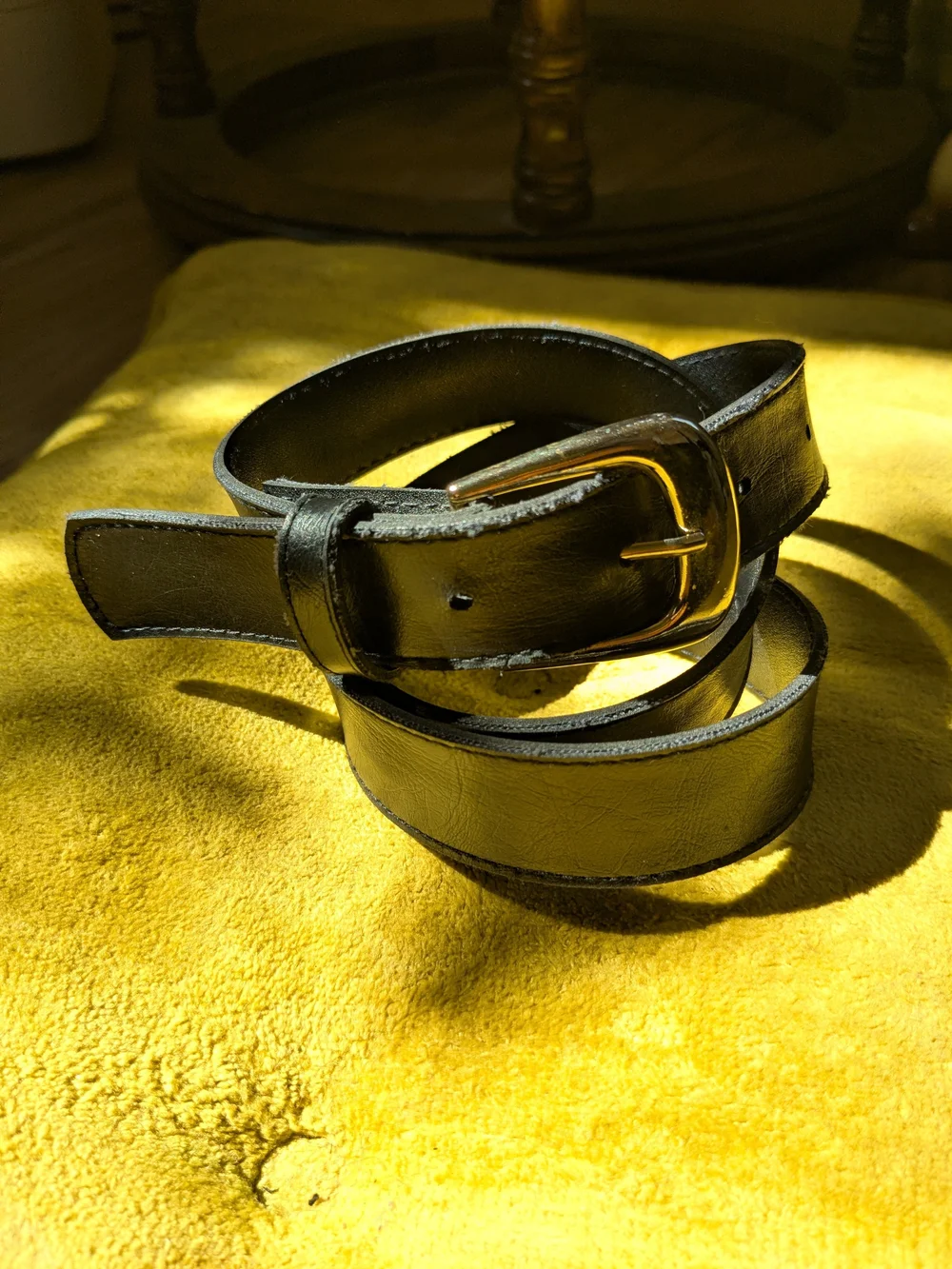 Vtg 90's Classic Black Belt with Gold Buckle💫